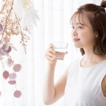 朝・夜・食後どのタイミングで飲めばいい？NMNサプリメントの摂取時間